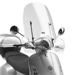 GIVI 104A SZYBA PRZEZROCZYSTA (51,5Hx69,5W) PIAGGIO Vespa LX 50-125-150 (05 > 14) / Vespa GTS 125-300 Super (08 > 22) (WYMAGA A104A)