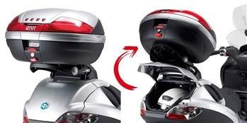 GIVI SR134 STELAŻ KUFRA CENTRALNEGO Z PŁYTĄ MONOKEY - PIAGIO MP3